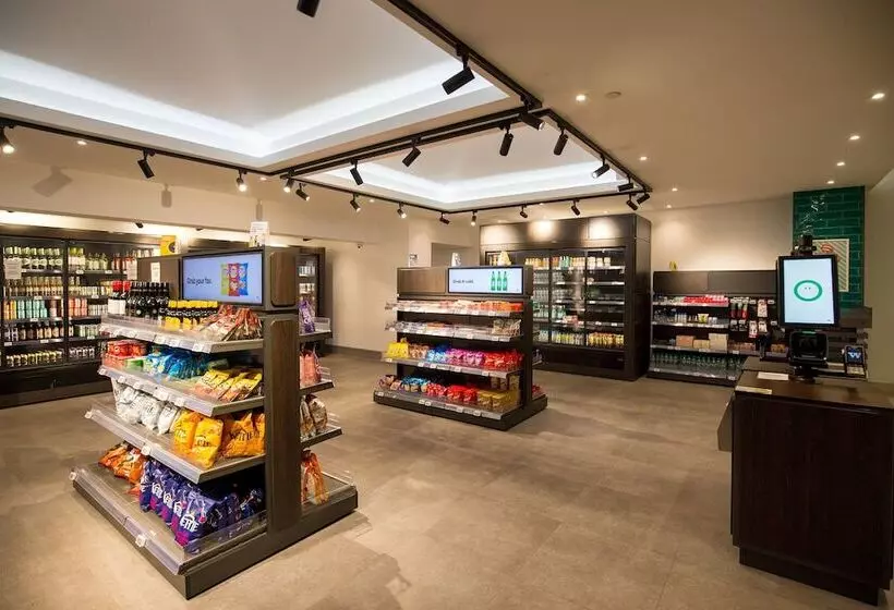 호텔 Royal National