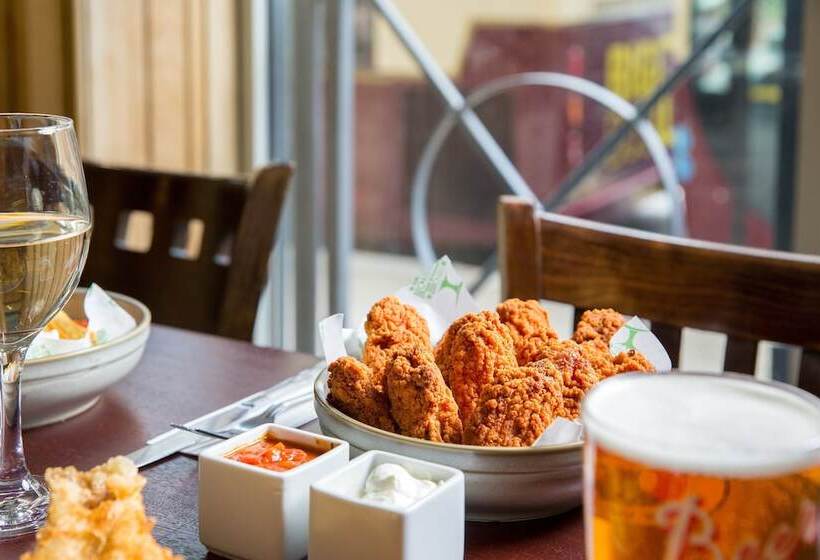 هتل Royal National