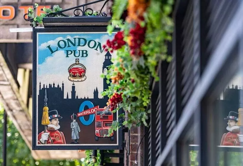 호텔 Royal National