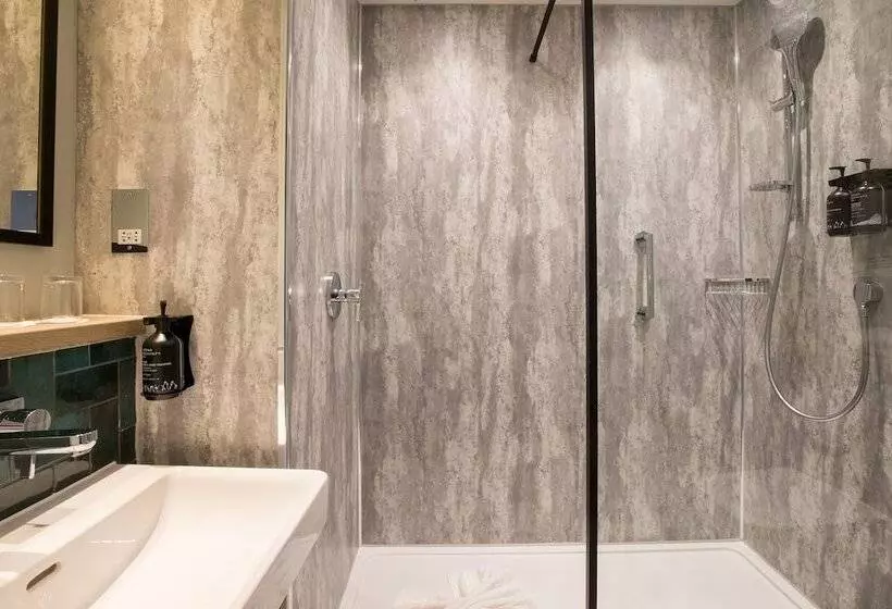 호텔 Royal National