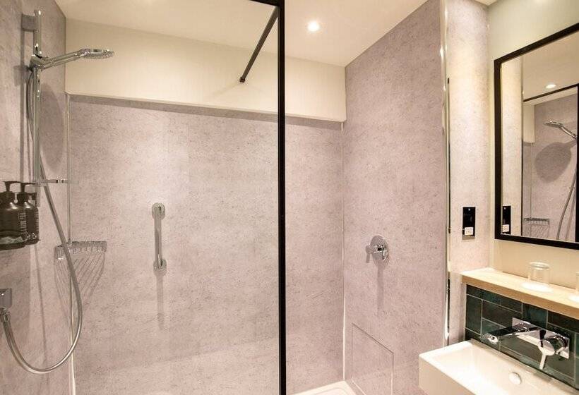 هتل Royal National