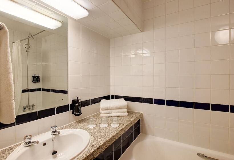 هتل Royal National