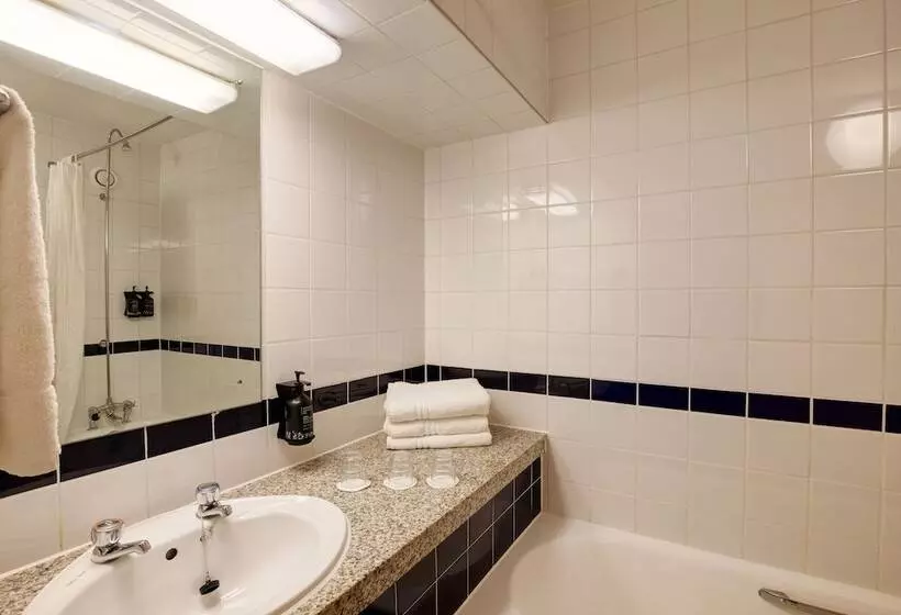 호텔 Royal National