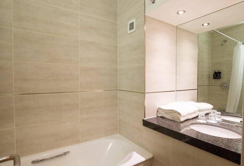 هتل Royal National