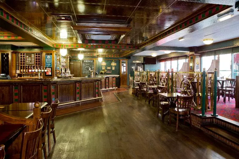 호텔 Royal National