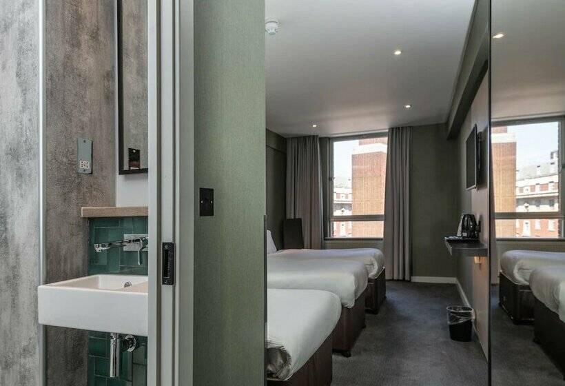 هتل Royal National