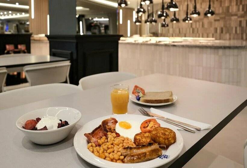 هتل Royal National