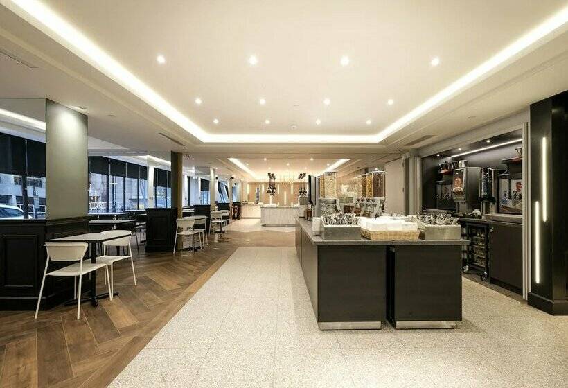 هتل Royal National