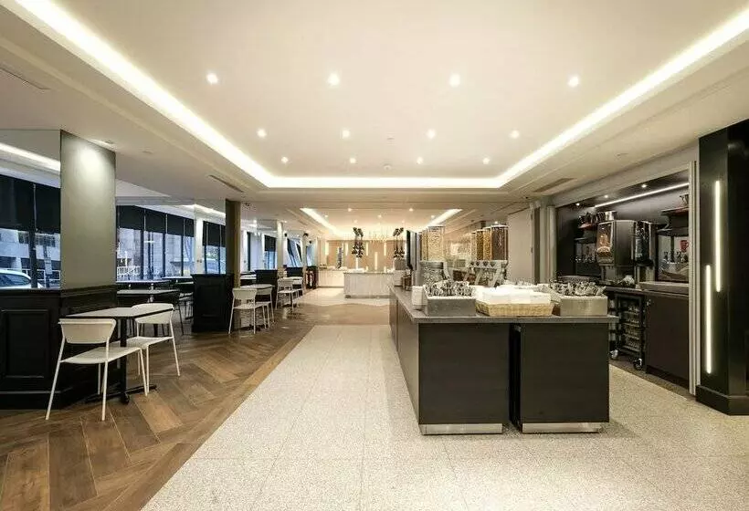 호텔 Royal National