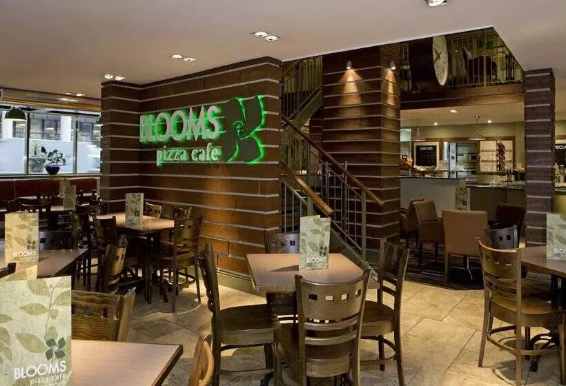 호텔 Royal National