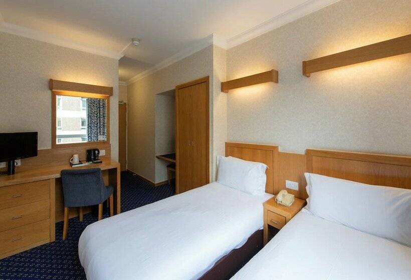 هتل Royal National