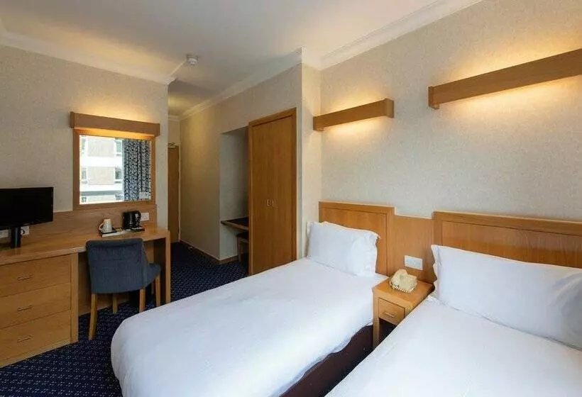 호텔 Royal National