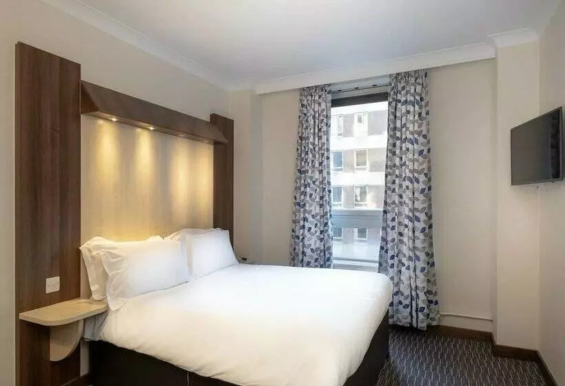 호텔 Royal National