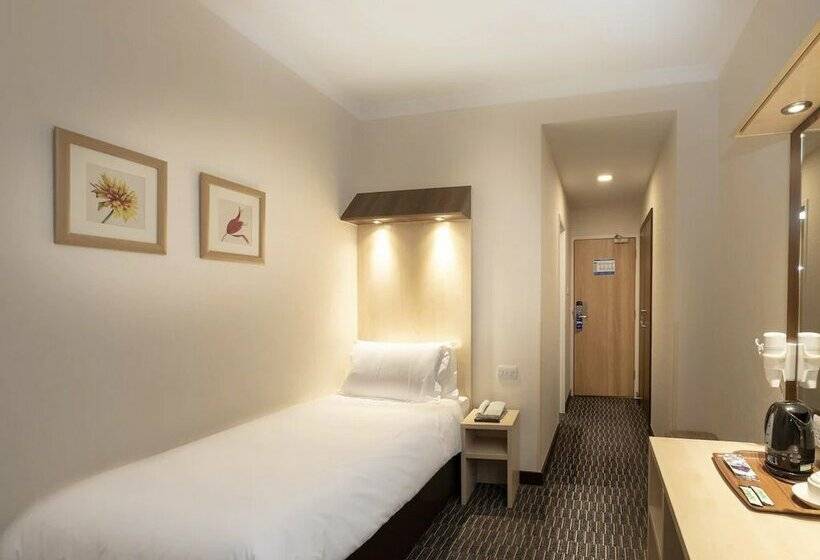 هتل Royal National