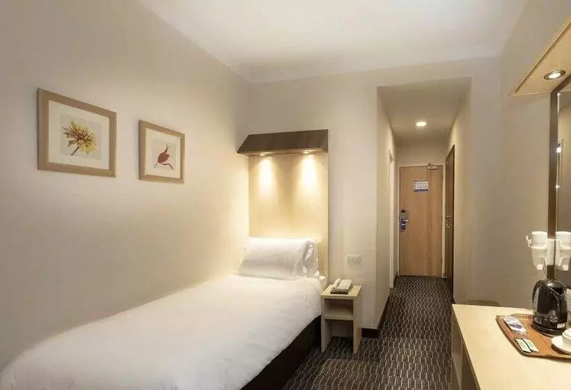 호텔 Royal National