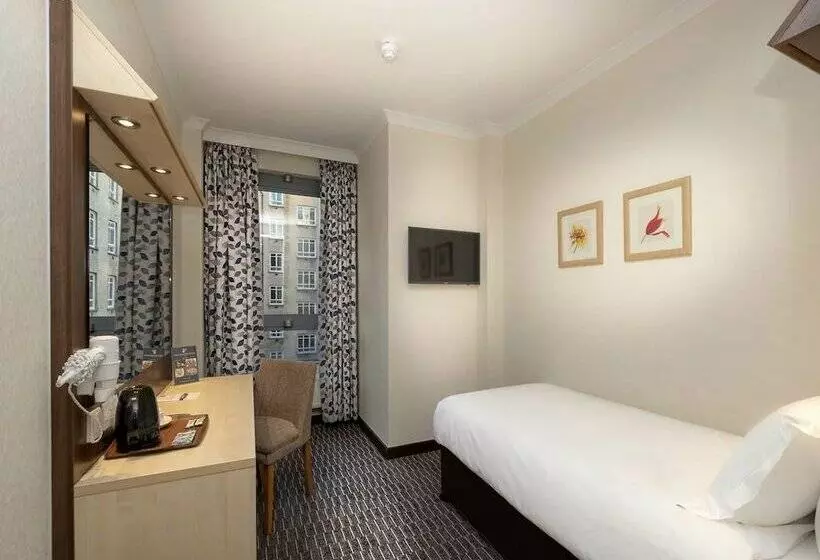 호텔 Royal National