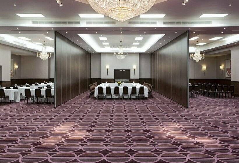 هتل Royal National