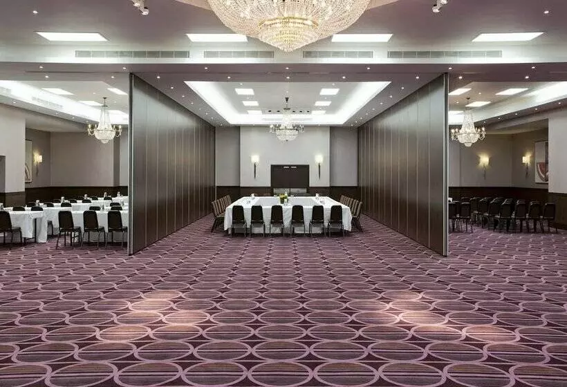 호텔 Royal National