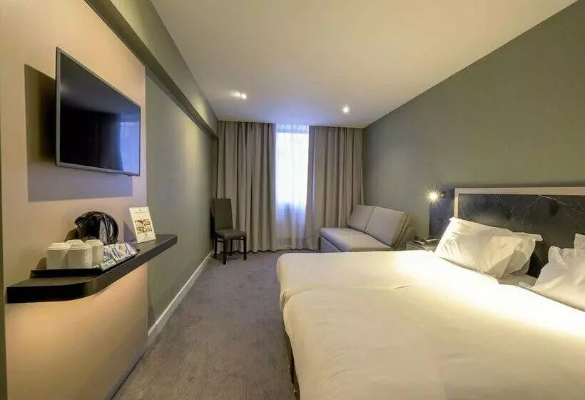 호텔 Royal National