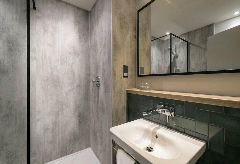 هتل Royal National