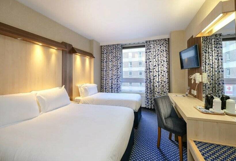 هتل Royal National