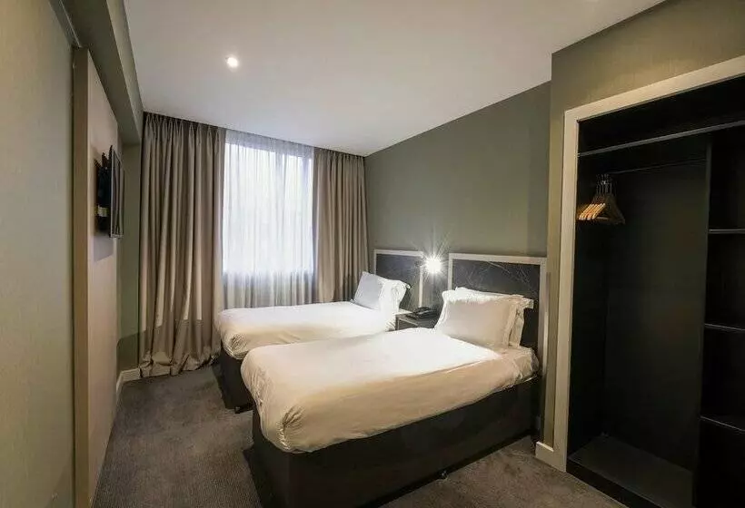 호텔 Royal National