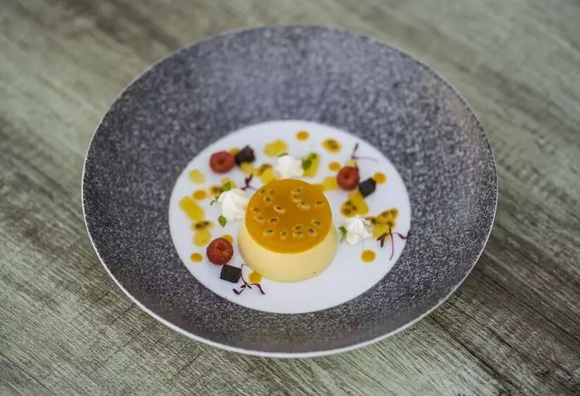 هتل Sherbrooke Castle