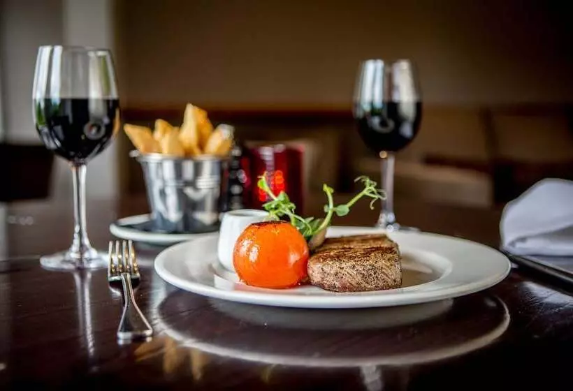 هتل Sherbrooke Castle