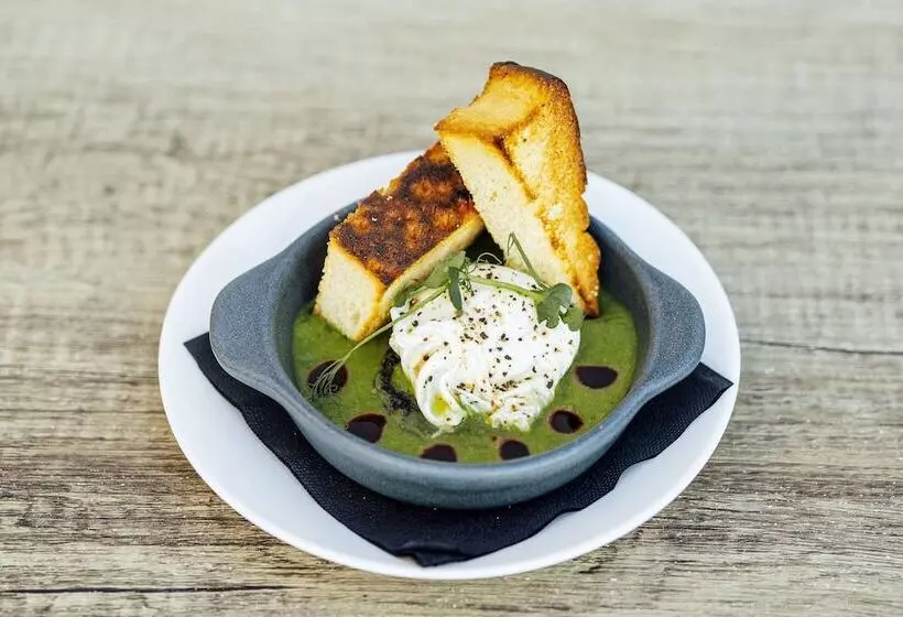 هتل Sherbrooke Castle