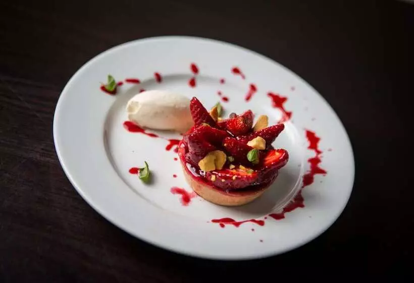 هتل Sherbrooke Castle