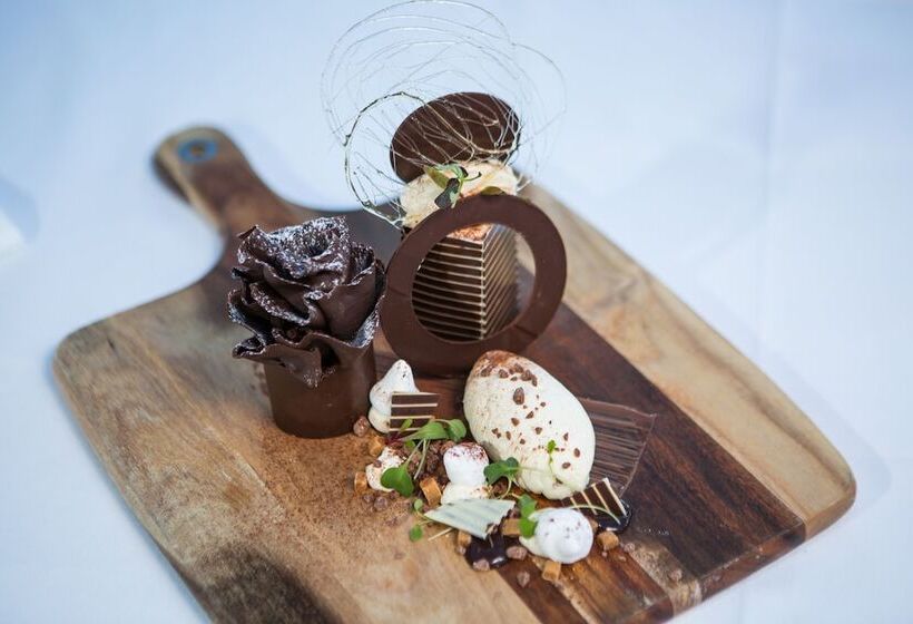 هتل Sherbrooke Castle