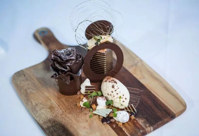 هتل Sherbrooke Castle