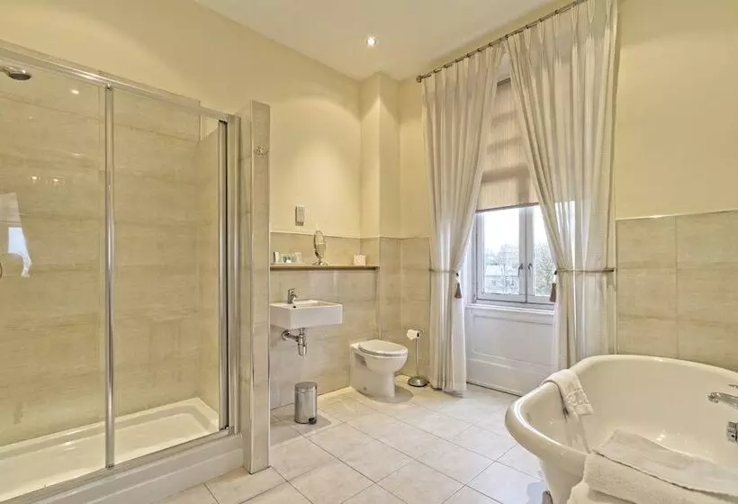 هتل Sherbrooke Castle