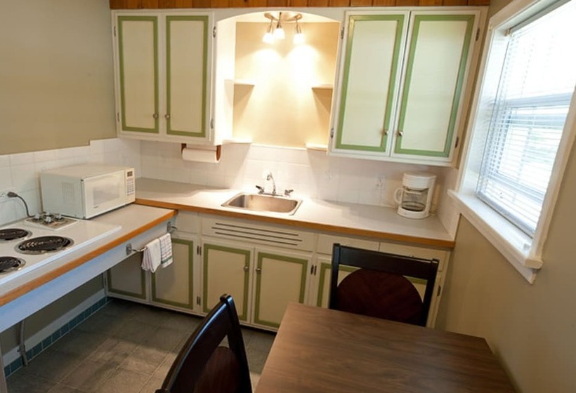 汽车旅馆  Alpine Inn & Suites