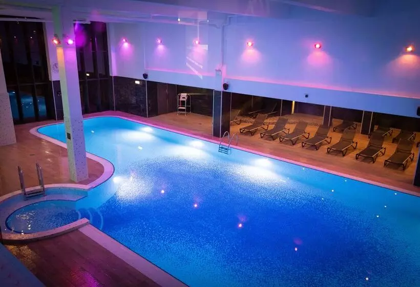 منتجع Village Hotel Wirral