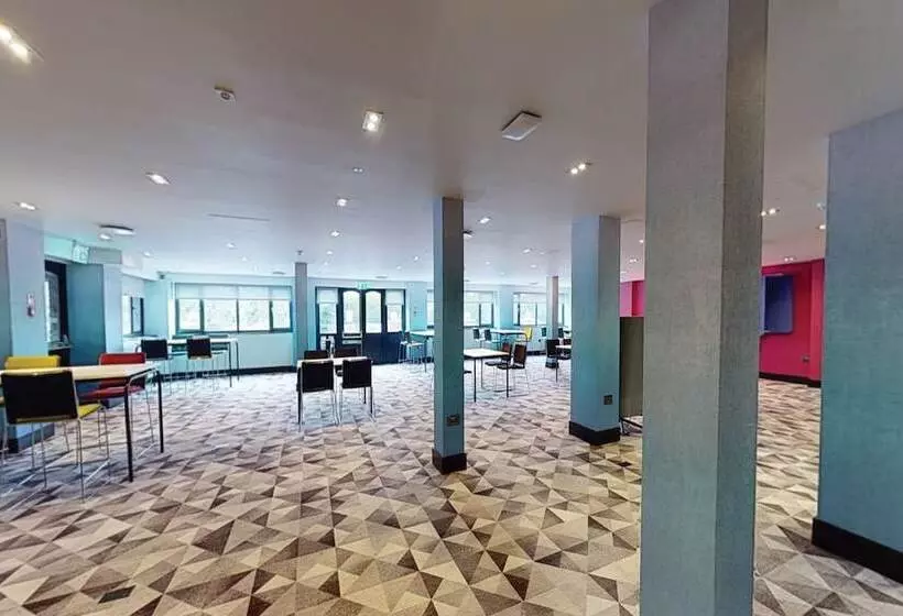 منتجع Village Hotel Wirral