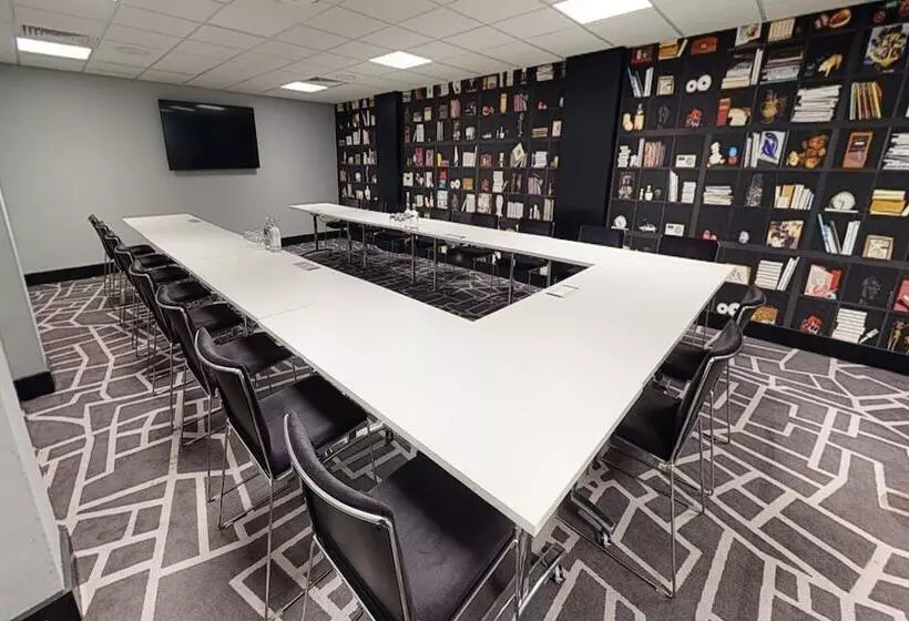 منتجع Village Hotel Wirral