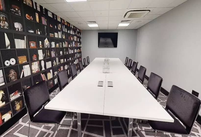 منتجع Village Hotel Wirral