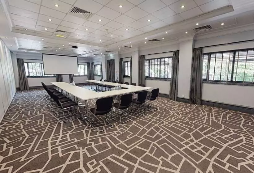 منتجع Village Hotel Wirral