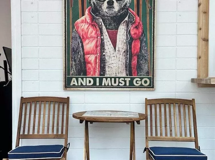 בית מלון כפרי August Jack Motor Inn