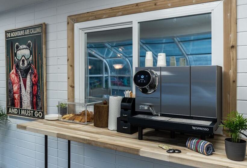 Hotel August Jack Motor Inn