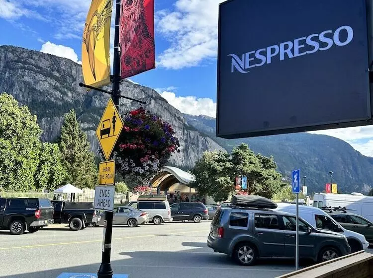 בית מלון כפרי August Jack Motor Inn