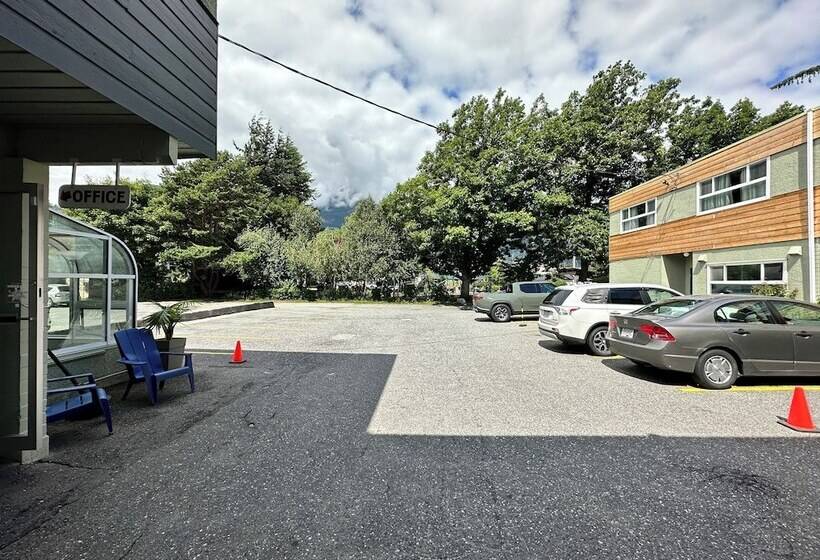 Hotel August Jack Motor Inn