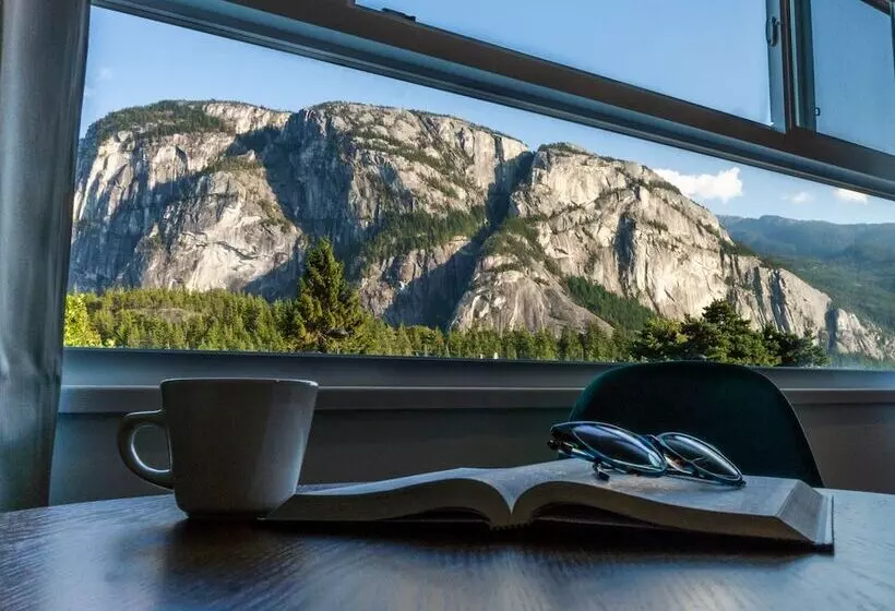 בית מלון כפרי August Jack Motor Inn