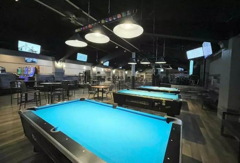 فندق Travelodge By Wyndham Winnipeg Airport