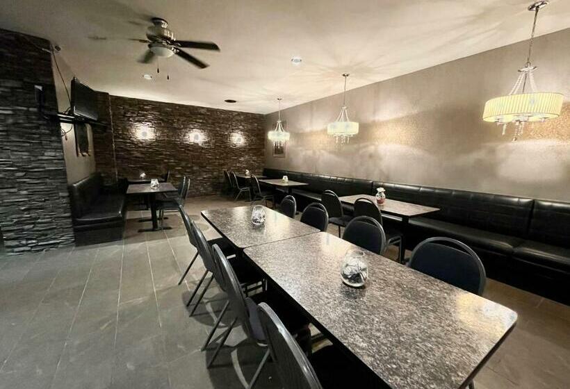 בית מלון כפרי Travelodge By Wyndham Winnipeg Airport