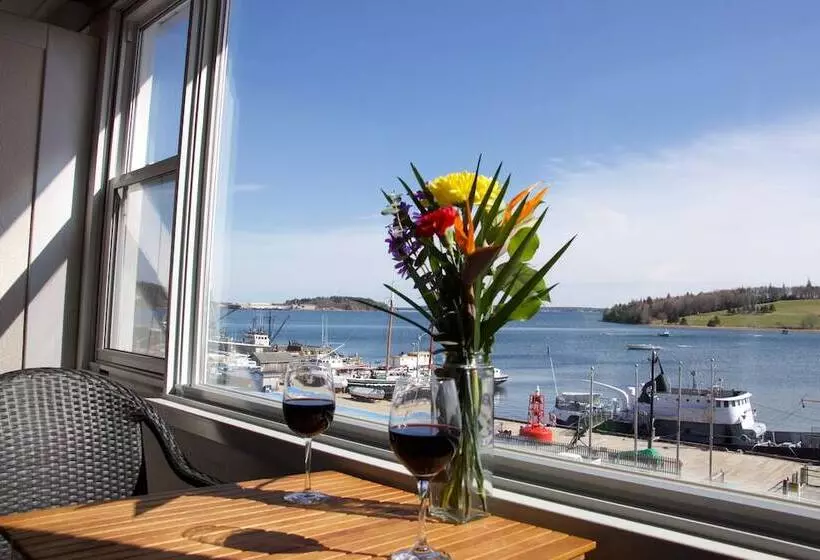 Отель Rum Runner Inn