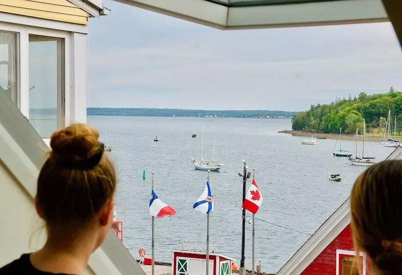 Отель Rum Runner Inn