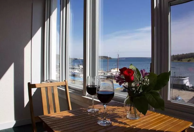 Отель Rum Runner Inn