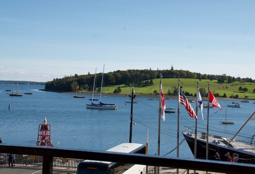 هتل Rum Runner Inn